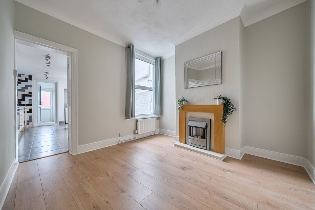 Property photo 3 of 22 Reception