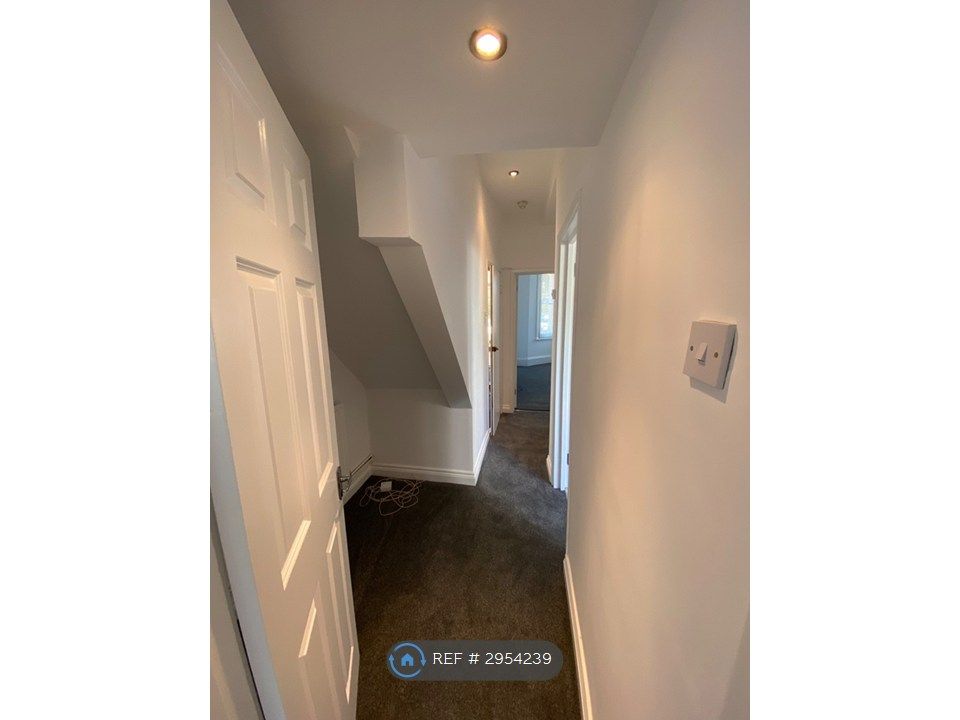 Property photo 3 of 10 Hallway