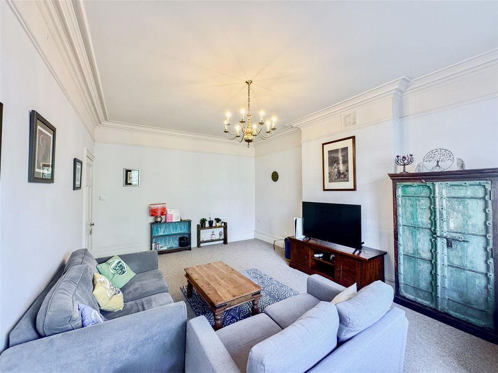 Property photo 2 of 28