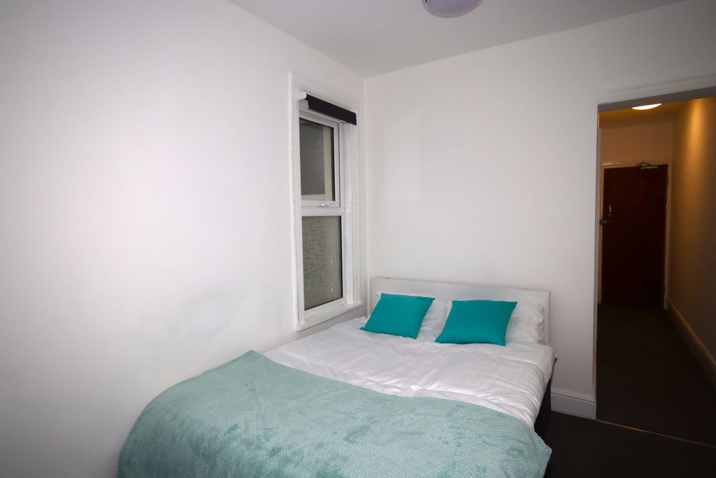 Property photo 1 of 6 Room