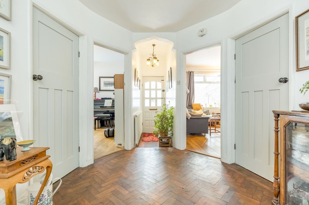 Property photo 2 of 28 Inner Hall