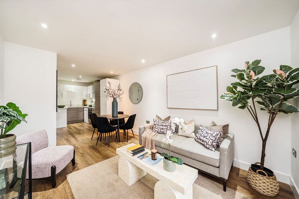 Property photo 2 of 8