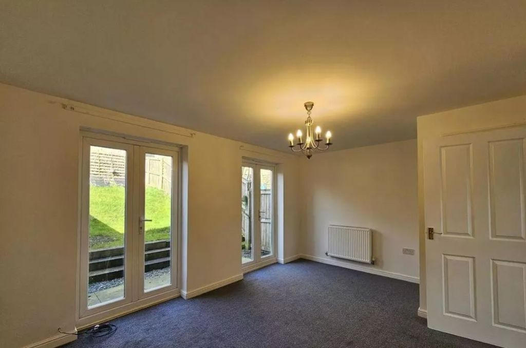 Property photo 2 of 8 123