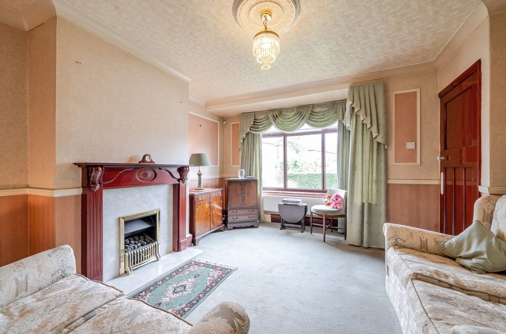 Property photo 2 of 15 1315590-10-685A8E...