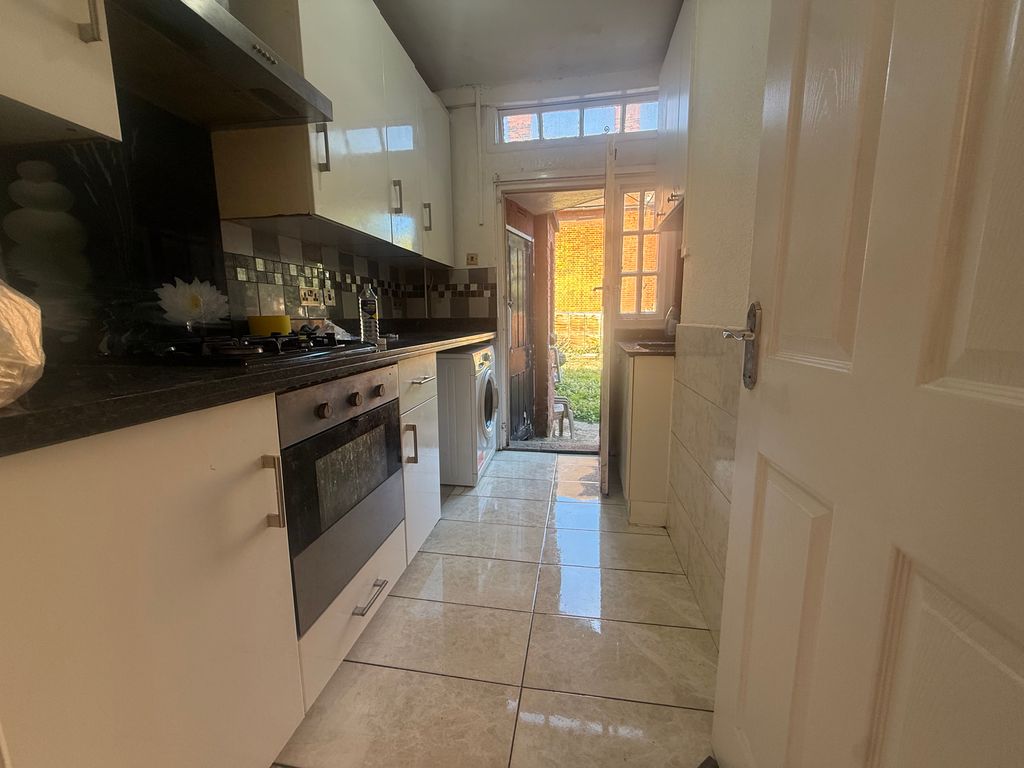 Property photo 1 of 9 Kitchen