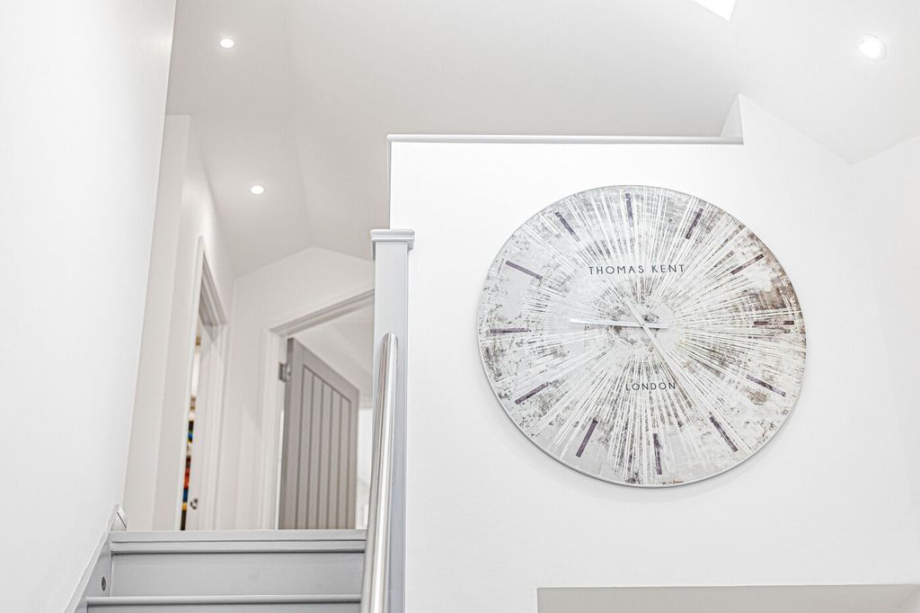 Property photo 3 of 51