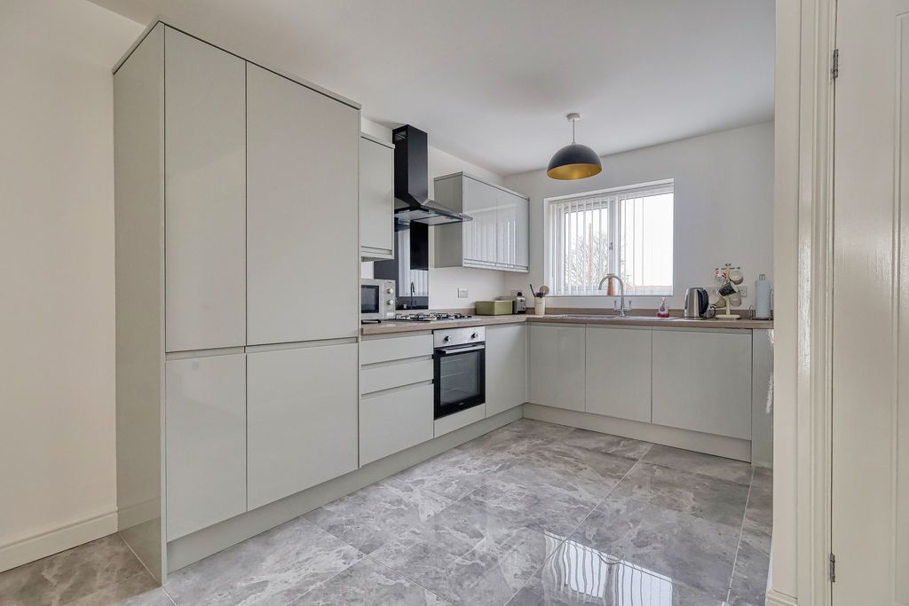 Property photo 3 of 13 Kitchen