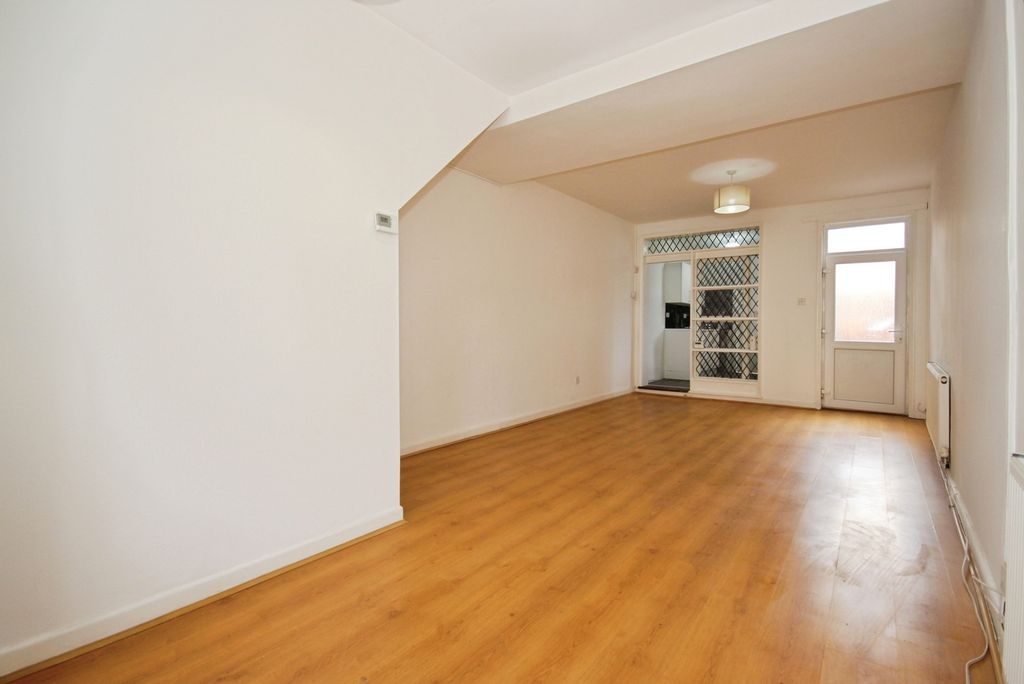 Property photo 3 of 13 Lounge