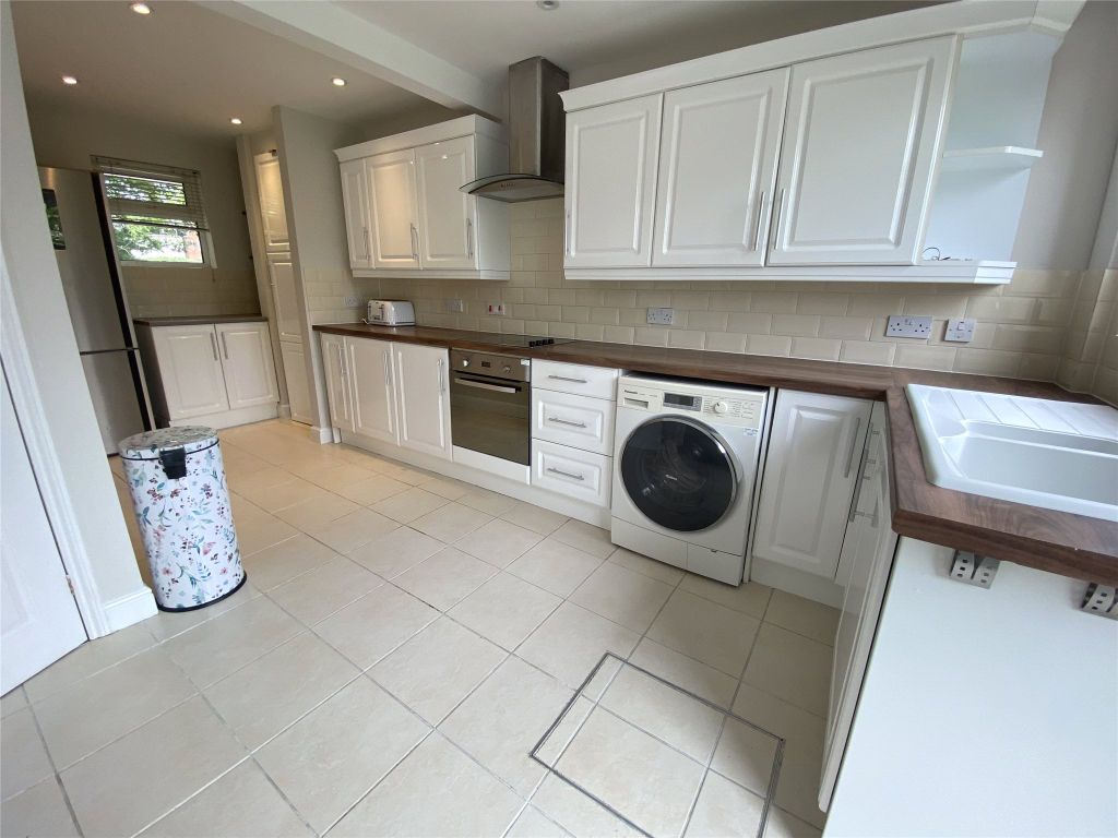 Property photo 3 of 12 Kitchen