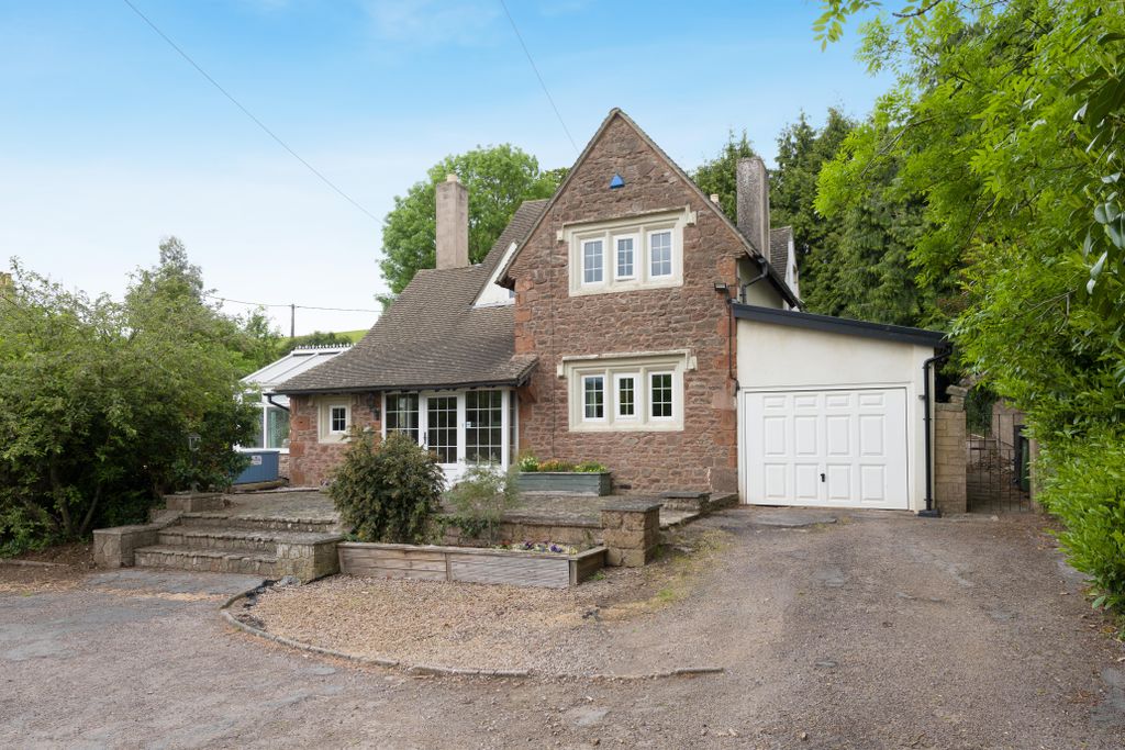 Property photo 1 of 20 8691415-Exterior15