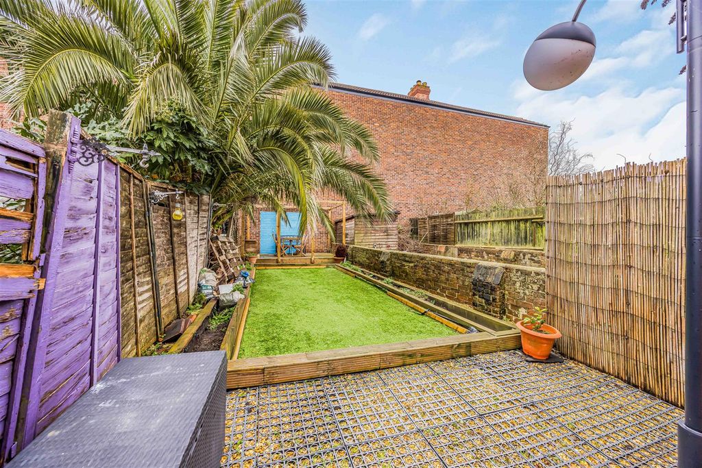 Property photo 3 of 15 31 Leopold Street, Southsea-Small-Porticomarketing