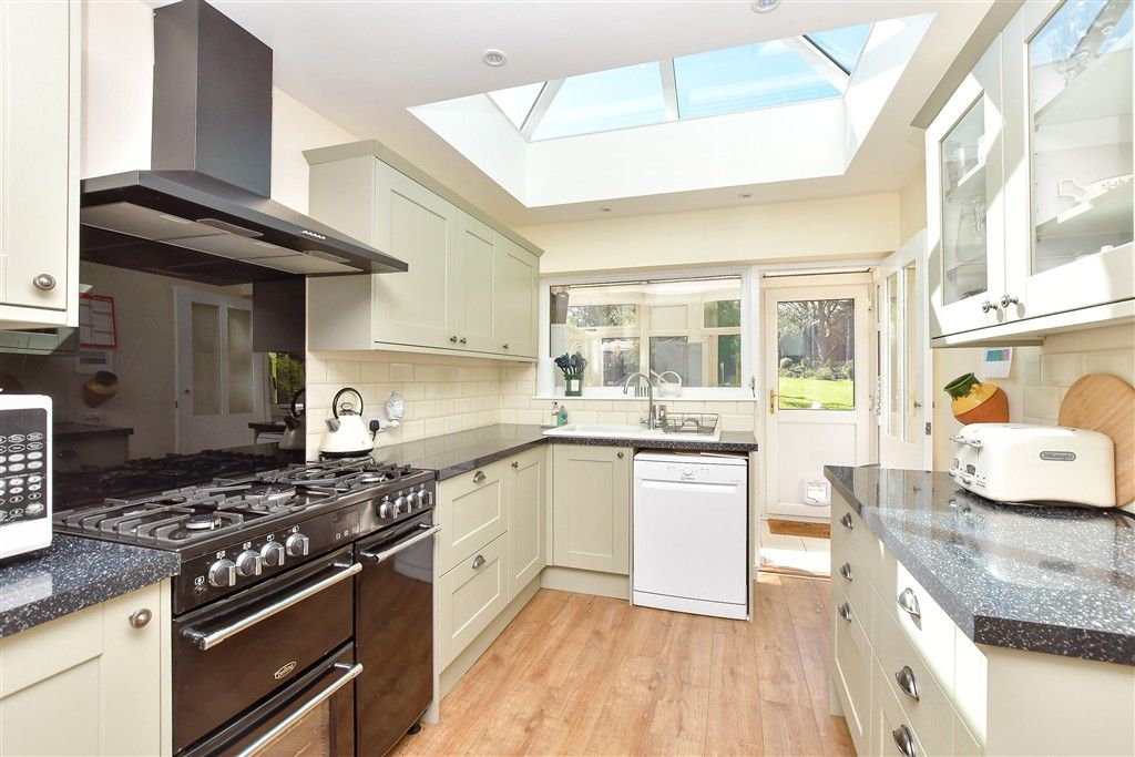 Property photo 3 of 17 Kitchen