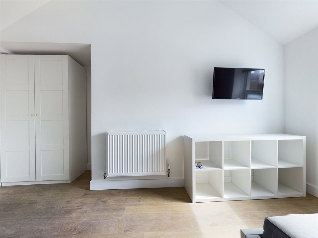 Property photo 3 of 6 Studio