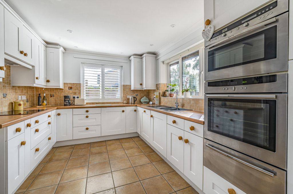 Property photo 3 of 20 Kitchen