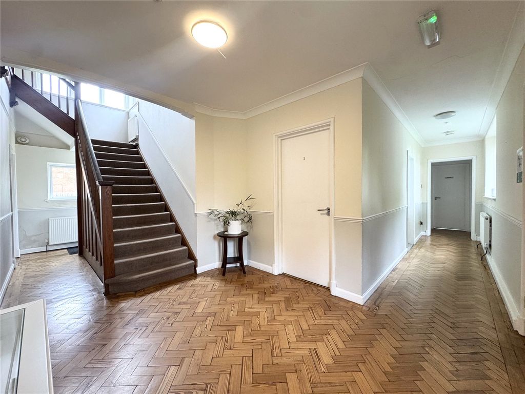 Property photo 3 of 20 Entrance Hall
