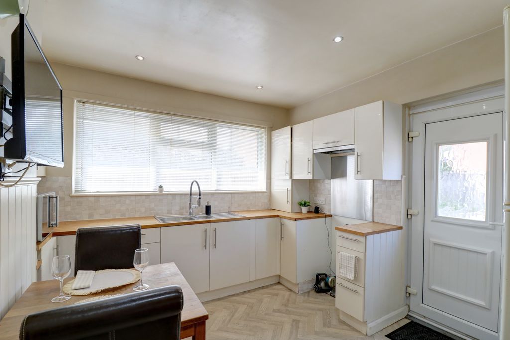 Property photo 1 of 21 Kitchen 1.1