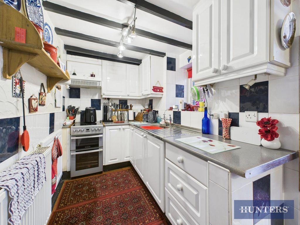 Property photo 3 of 14 Kitchen