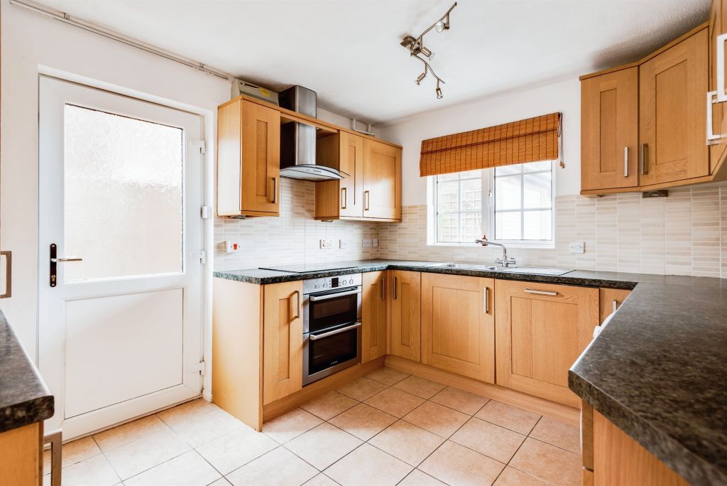 Property photo 3 of 13 Kitchen