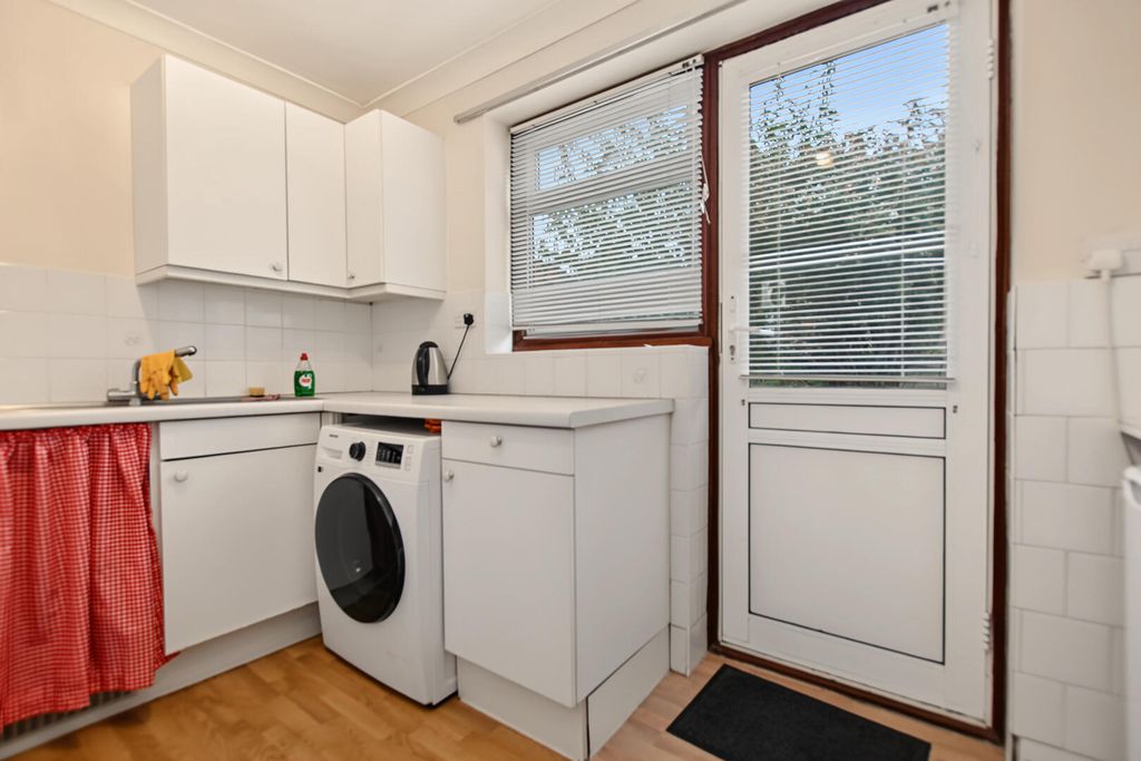 Property photo 3 of 8 Kitchen
