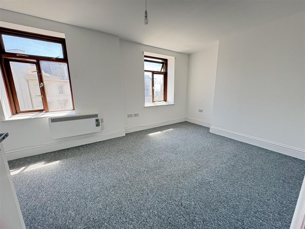 Property photo 3 of 6 Living Area