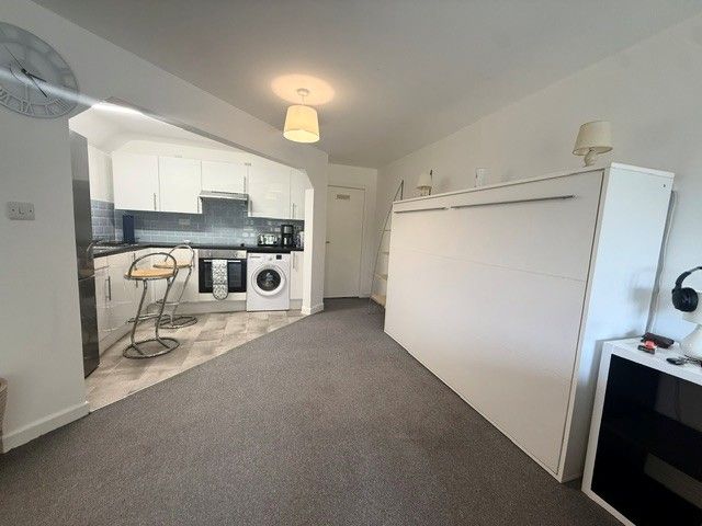 Property photo 2 of 11 Kitchen/Bedroom