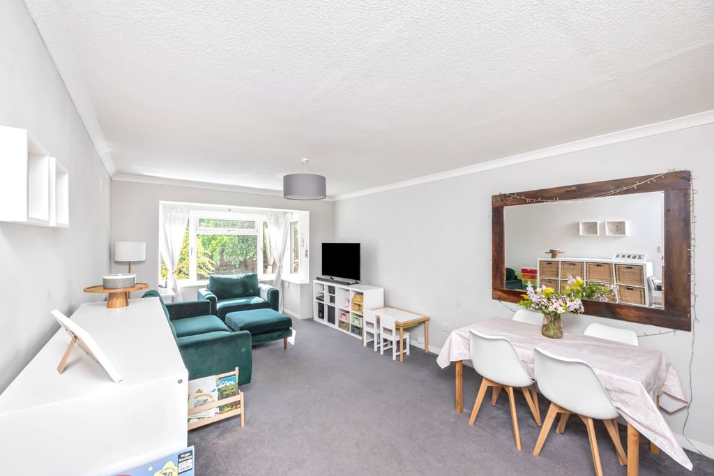 Property photo 2 of 12 Picture No. 11