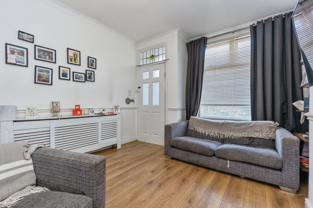 Property photo 2 of 17 Pbox-Img.Jpg