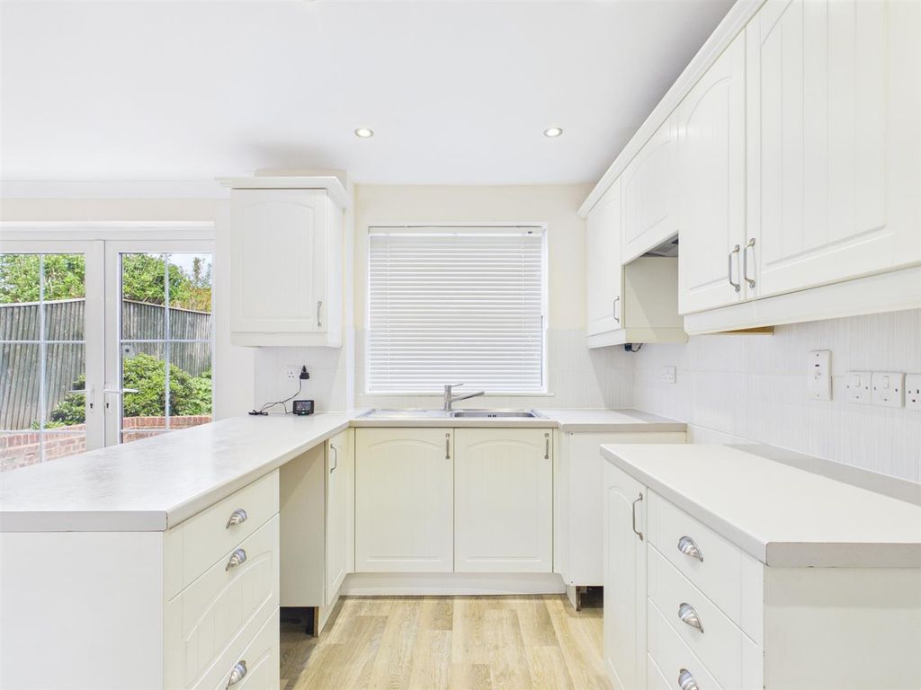 Property photo 3 of 13 Cam02435G0-Pr0228-Still004.Jpg