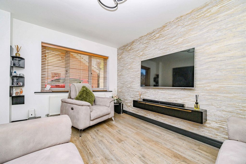 Property photo 2 of 14 Pbox-Img.Jpg
