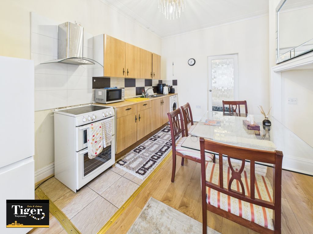 Property photo 3 of 6 Cam02176G0-Pr0546-Still003