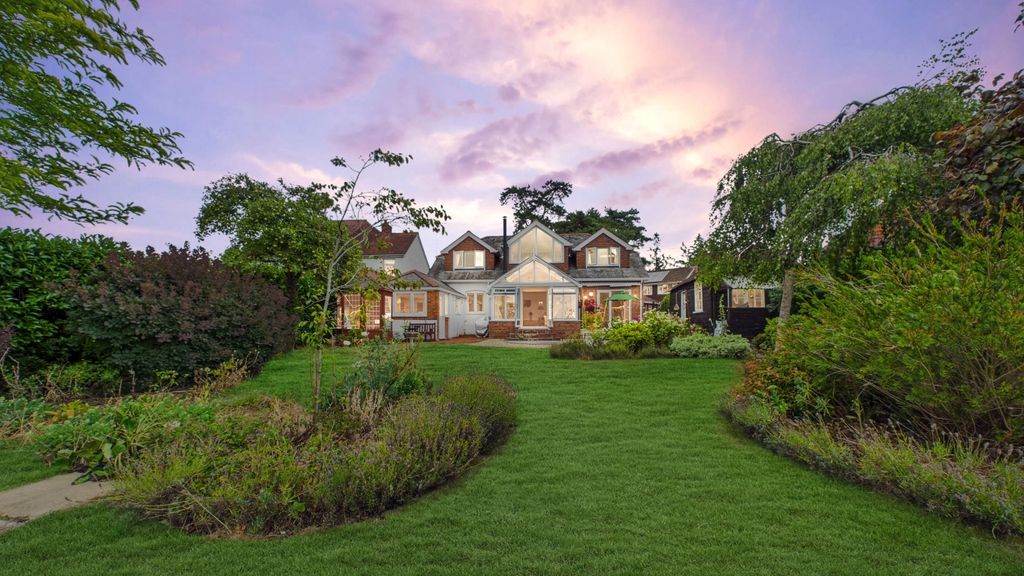 Property photo 1 of 20 Ewemove-Abbeyview-Dusk