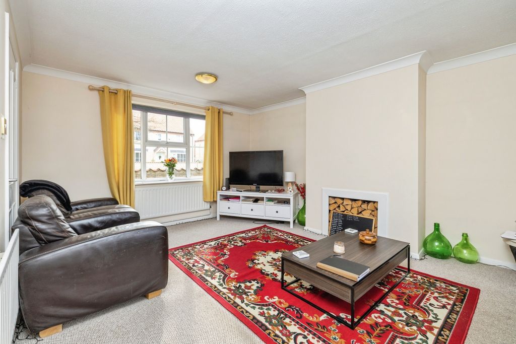 Property photo 3 of 15 Living Room