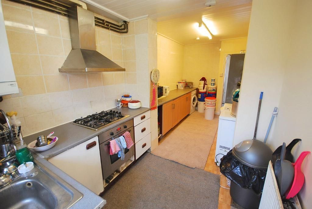 Property photo 2 of 7 Kitchen