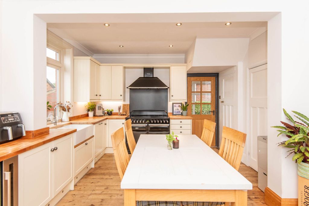 Property photo 3 of 29