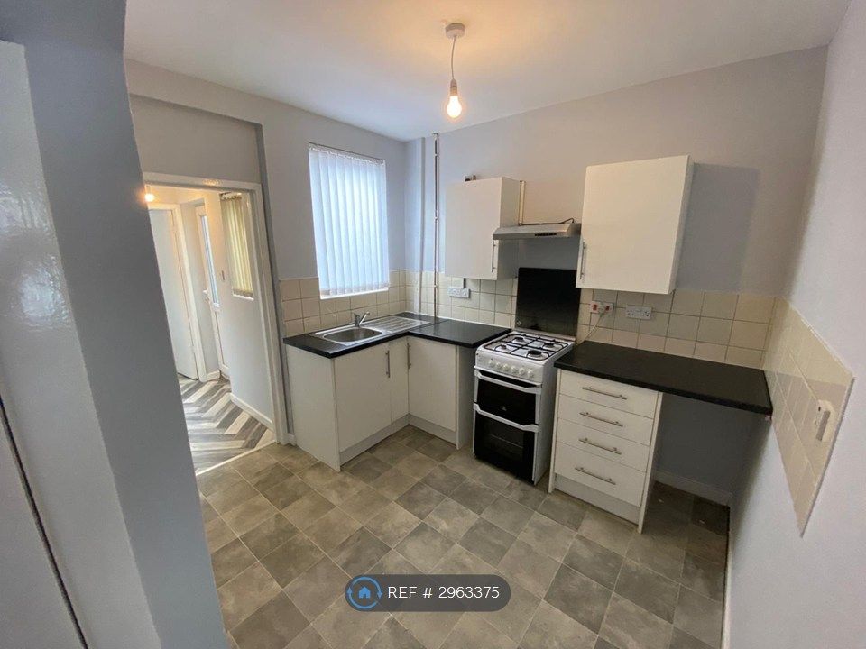 Property photo 3 of 12 Kitchen
