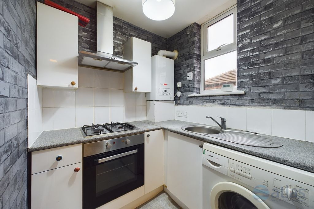 Property photo 2 of 11 Kitchen