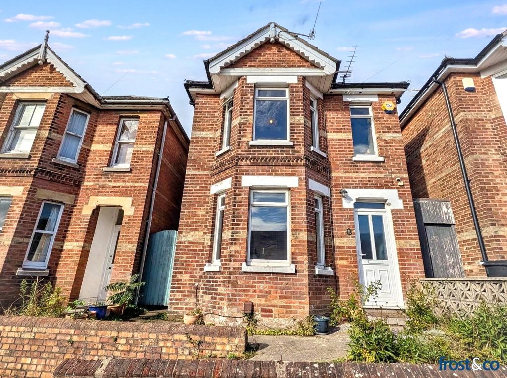 Property photo 1 of 11 Albert Road
