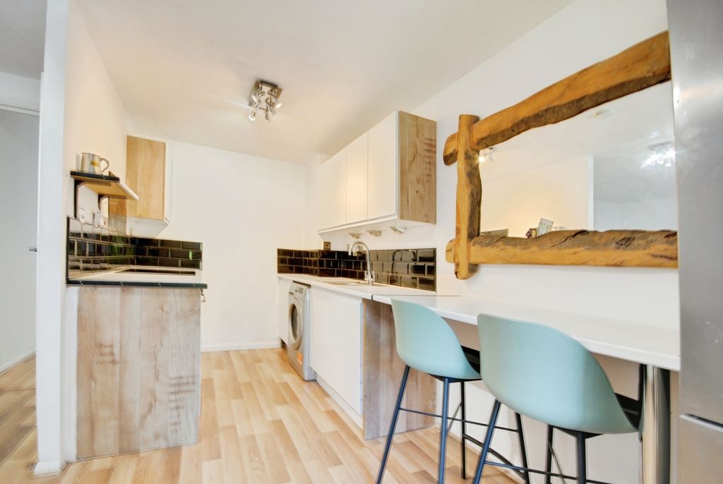 Property photo 3 of 11 Pbox-Img.Jpg