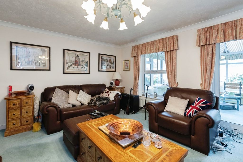 Property photo 3 of 20