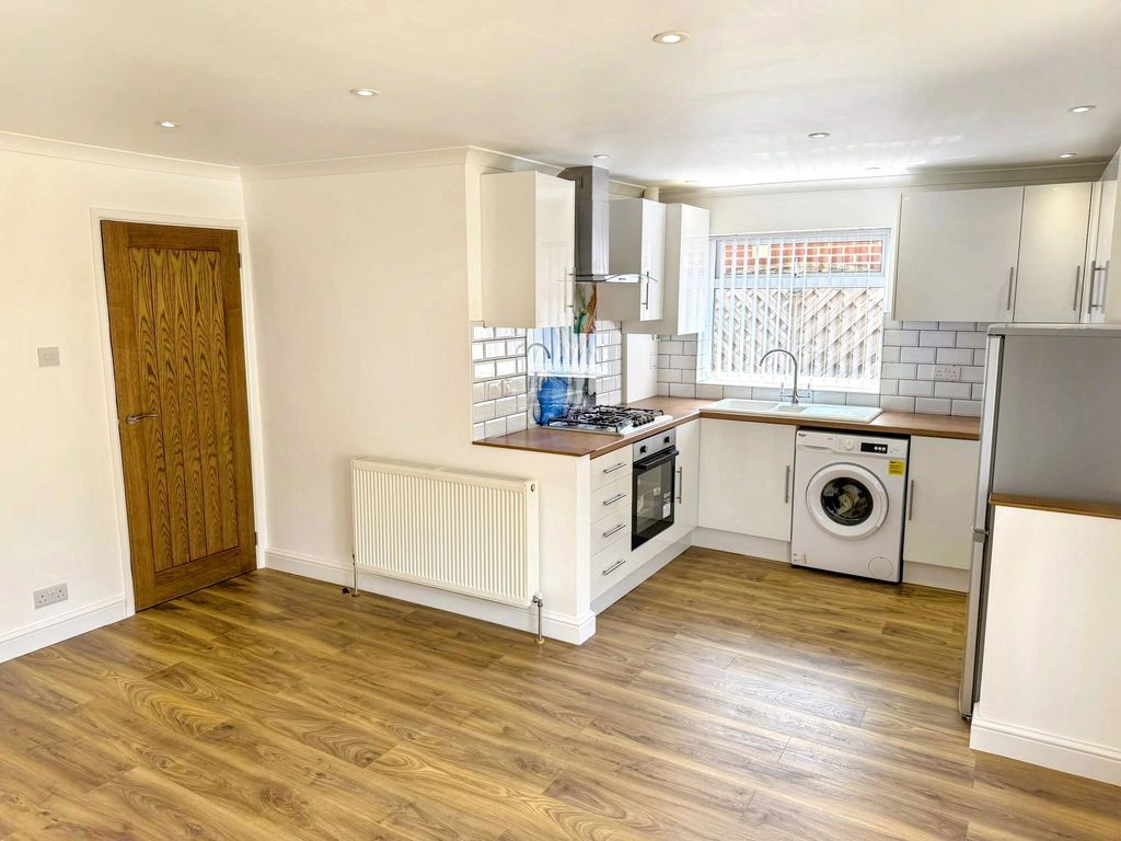 Property photo 2 of 17 Photo 18