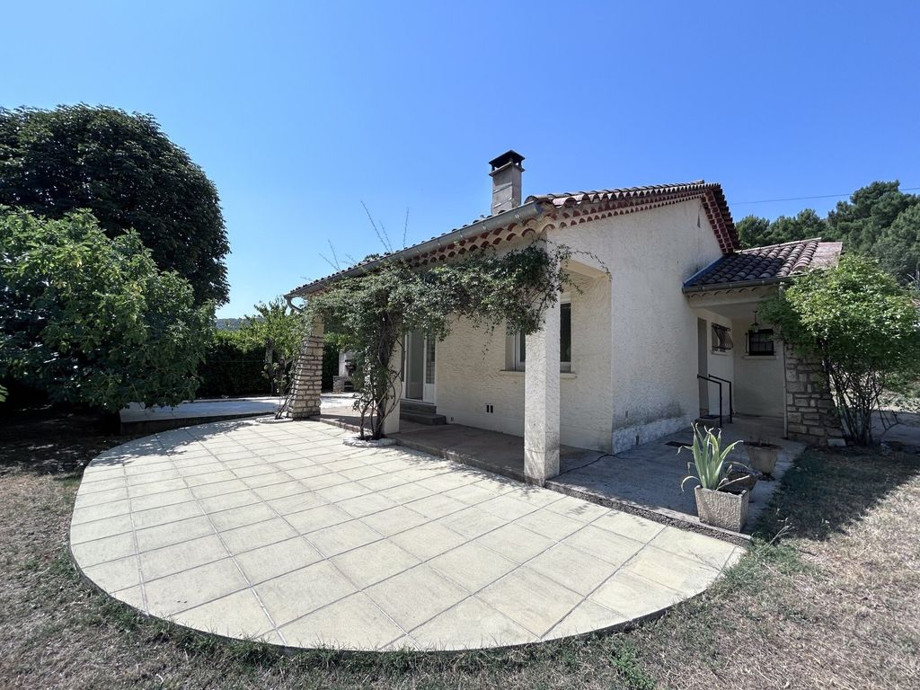 Property photo 1 of 5 Single-Storey Villa