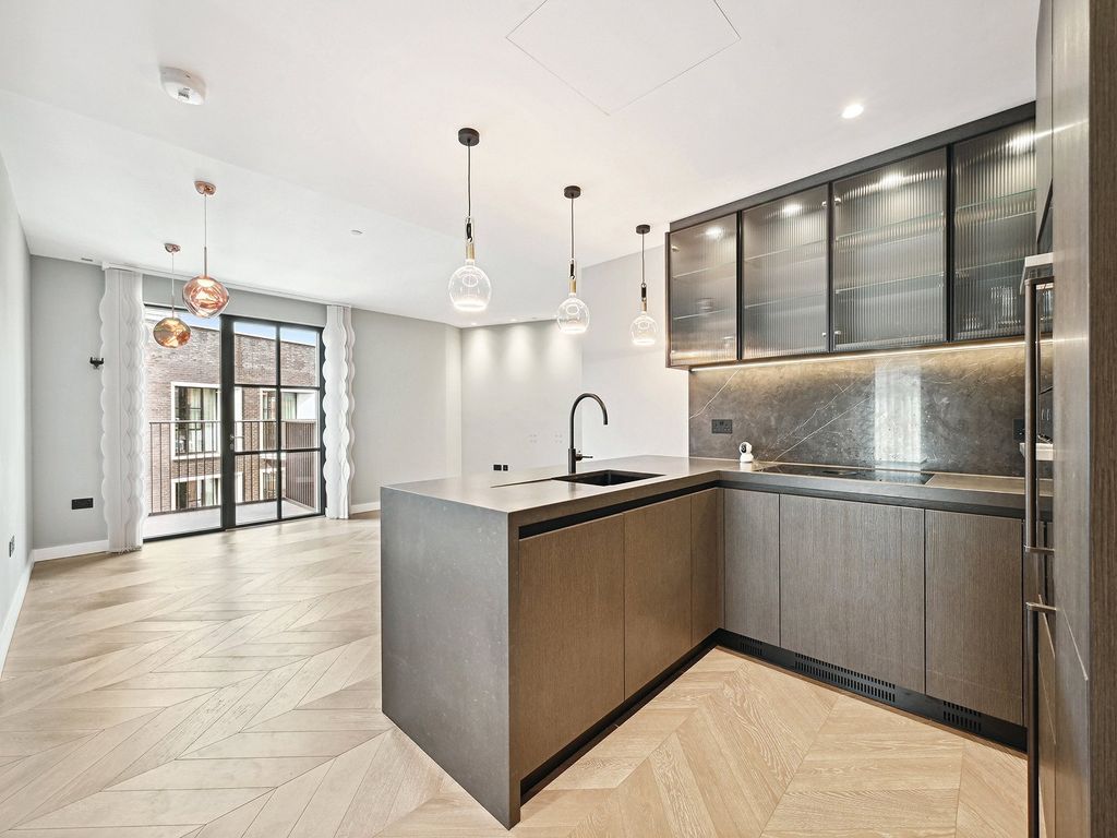 Property photo 2 of 16 Cleveland Street