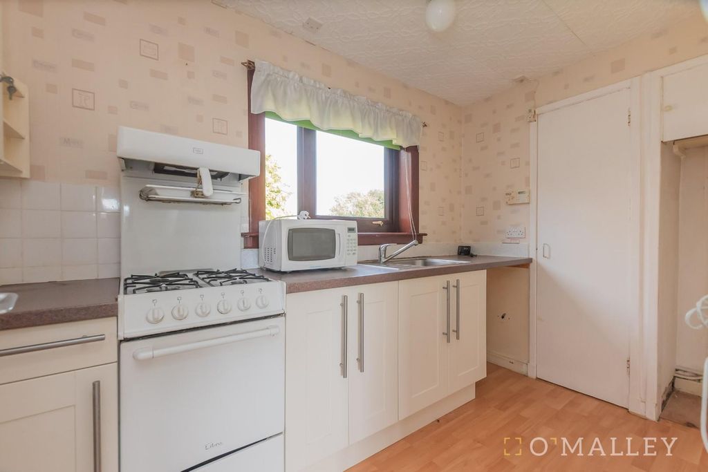 Property photo 2 of 10 Kitchen