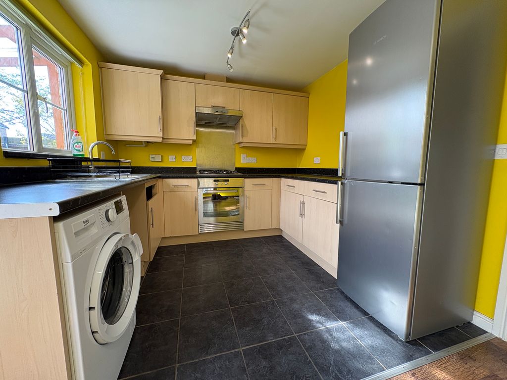 Property photo 3 of 16 Kitchen