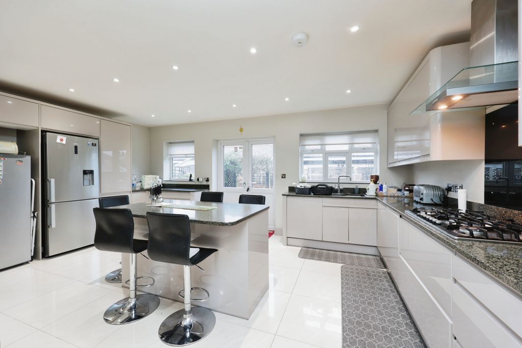 Property photo 3 of 15 Kitchen/Diner
