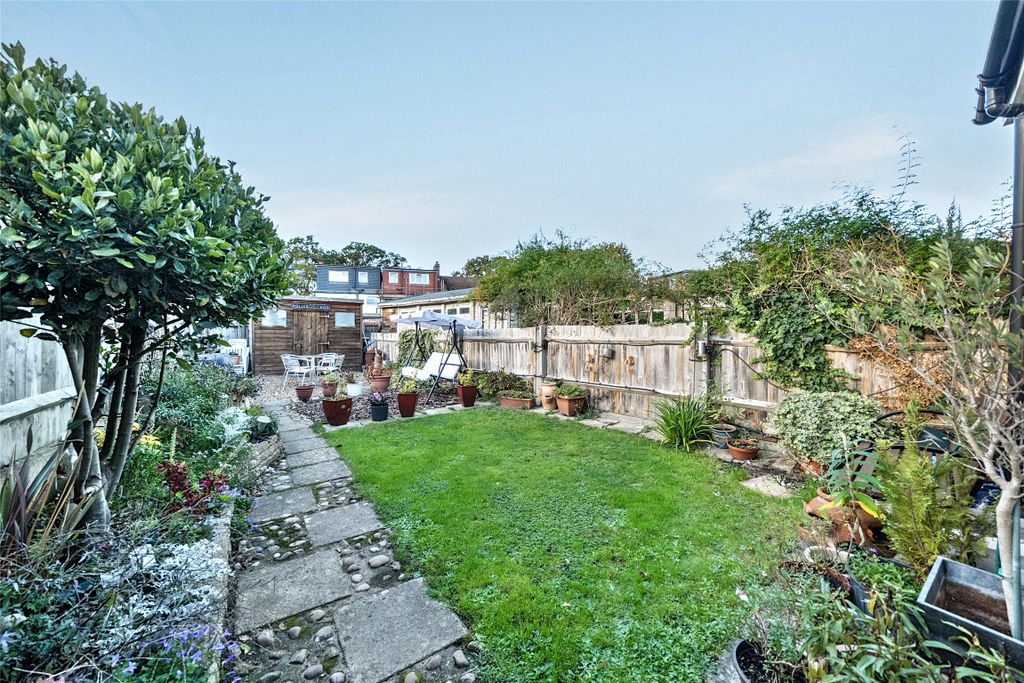 Property photo 2 of 15 Picture No. 18