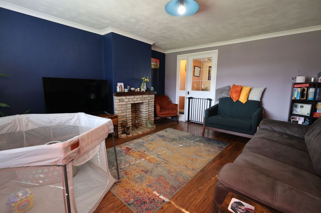 Property photo 3 of 11