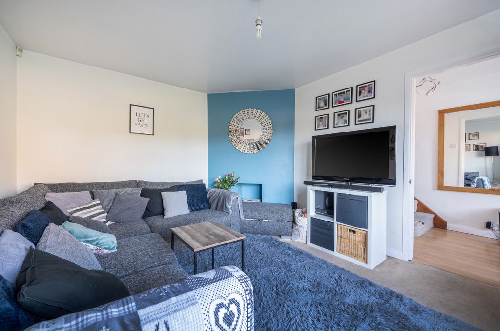 Property photo 2 of 19 1408880-12-699439...