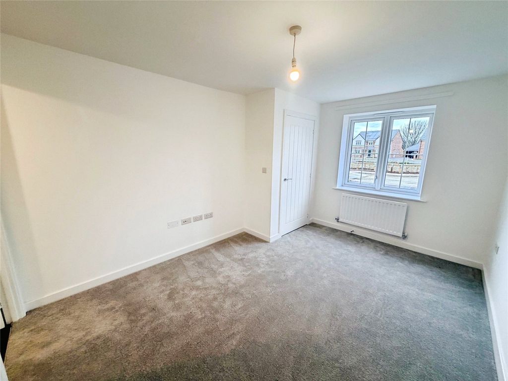 Property photo 3 of 12 Lounge