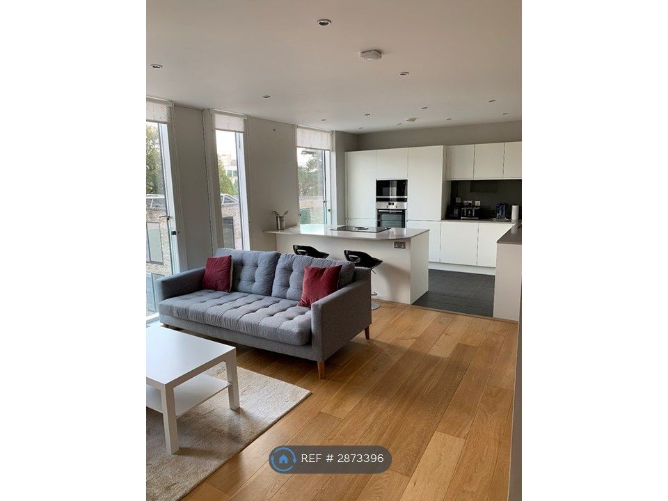 Property photo 1 of 10 Living Room/Kitchen